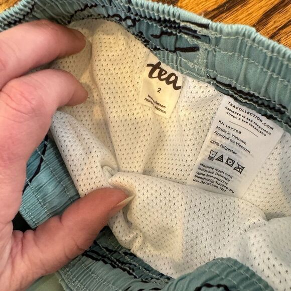 NWT New TEA COLLECTION Boys Swim Shorts Trunks Blue Gray Parrot Bird Print Sz 2 - Picture 3 of 3